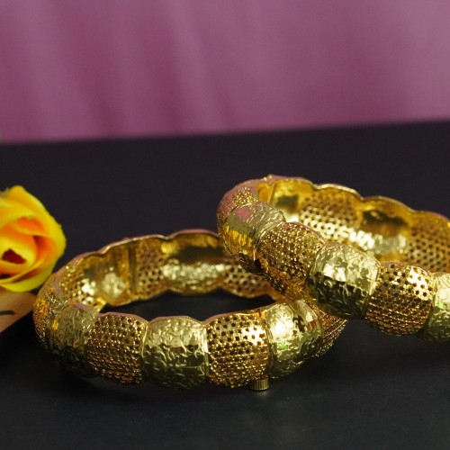 Golden Textured Bangles/Bala H23469/7