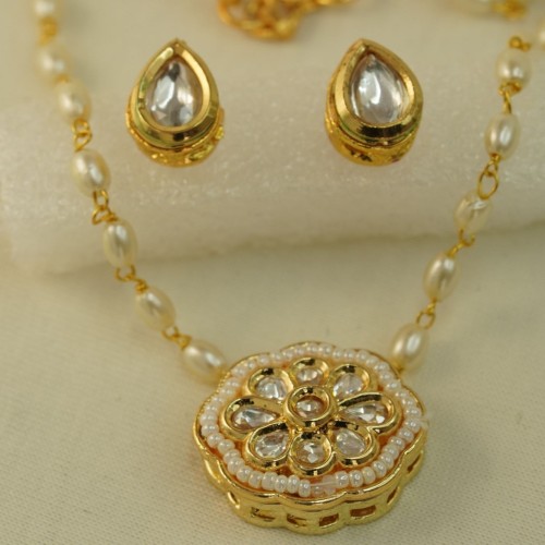 Pearl Chain Pendant Necklace Set with Kundan Center