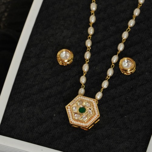 Pearl Chain Pendant Necklace Set with Kundan Center