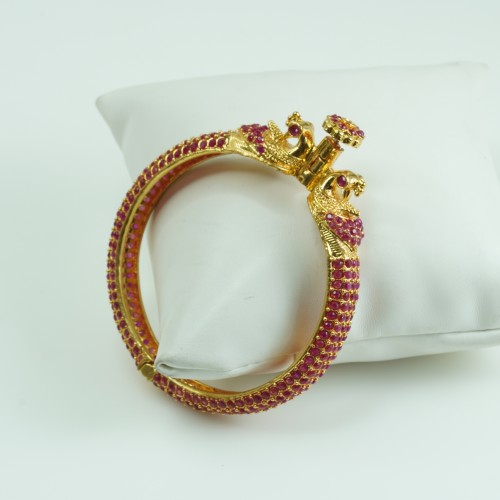 Craft Style Premium Lock Red Bangle