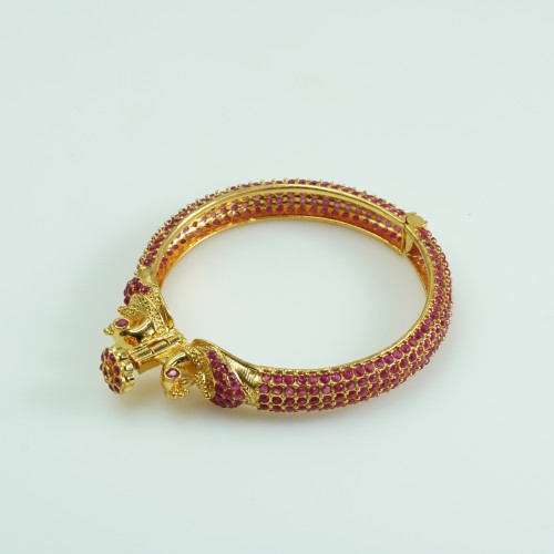 Craft Style Premium Lock Red Bangle