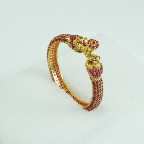 Craft Style Premium Lock Red Bangle