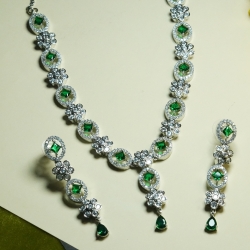 Diamond-Cuts Floral Necklace Set/Ex-1-H20607-4-1820-Green