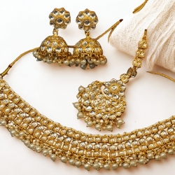 White Pearl Kundan Bridal Necklace Set &amp;amp;amp; Tickly HSC23469/11